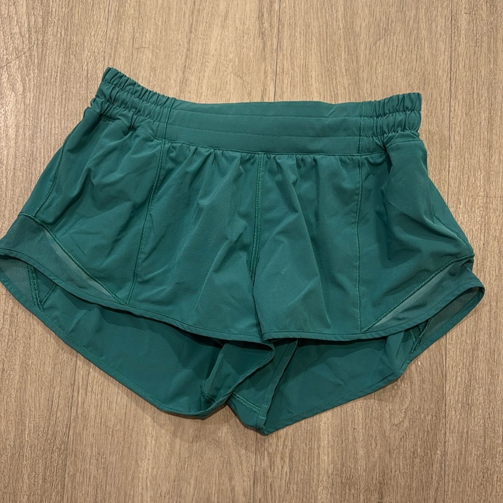 lululemon hotty hot 2.5” lined running shorts
